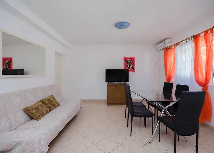 Elvira Apartmán *