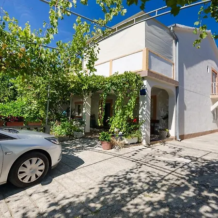 Apartment Elvira Lopar