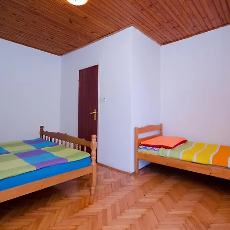 Apartment Elvira *