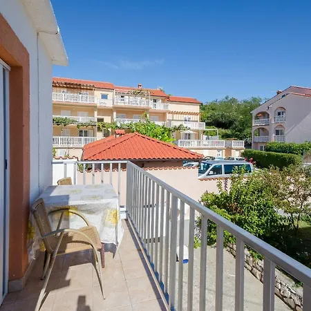 Elvira Apartmán Lopar