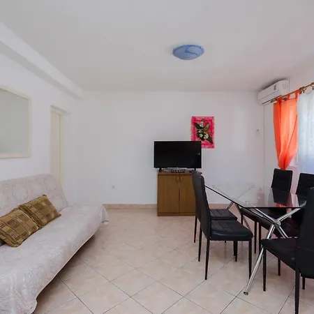 Elvira Apartment *