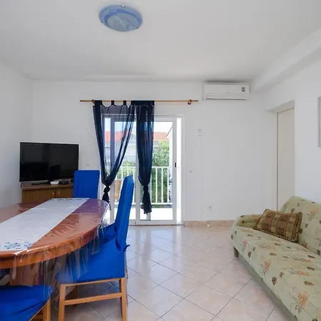 Apartment Elvira *