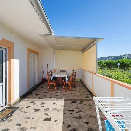 Apartment Elvira Lopar