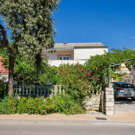 Elvira Apartment