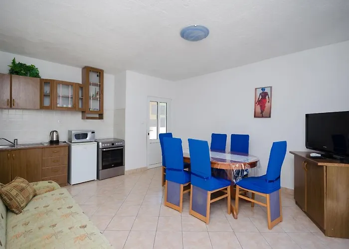 Elvira Apartman