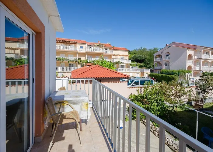 Elvira Apartman Lopar